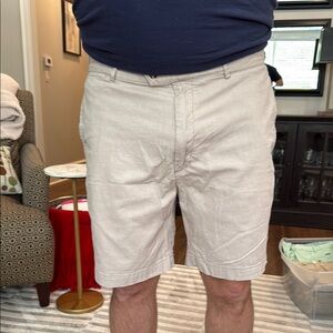 Men's khaki textured weave shorts. 8.5” inseam